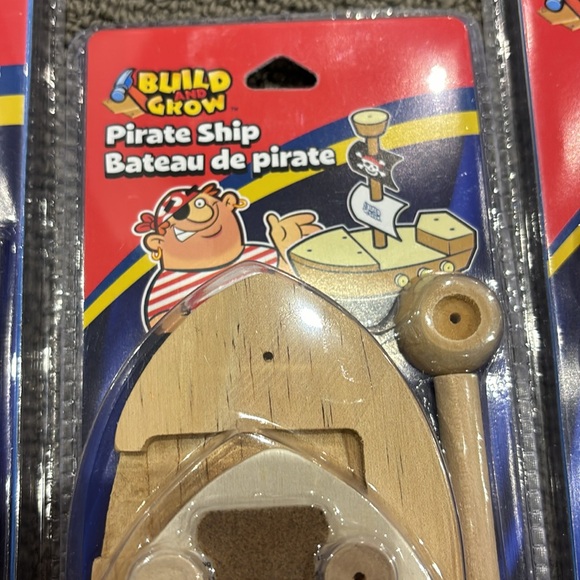 Pack of 3 build and grow - only needs hammer for assembly - Picture 3 of 6